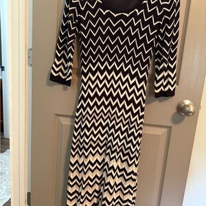 White House Black Market Zigzag Long Sleeve Dress